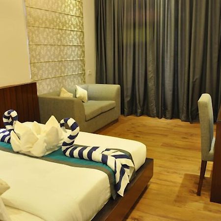 Sukhmantra Resort & Spa Candolim Exterior photo