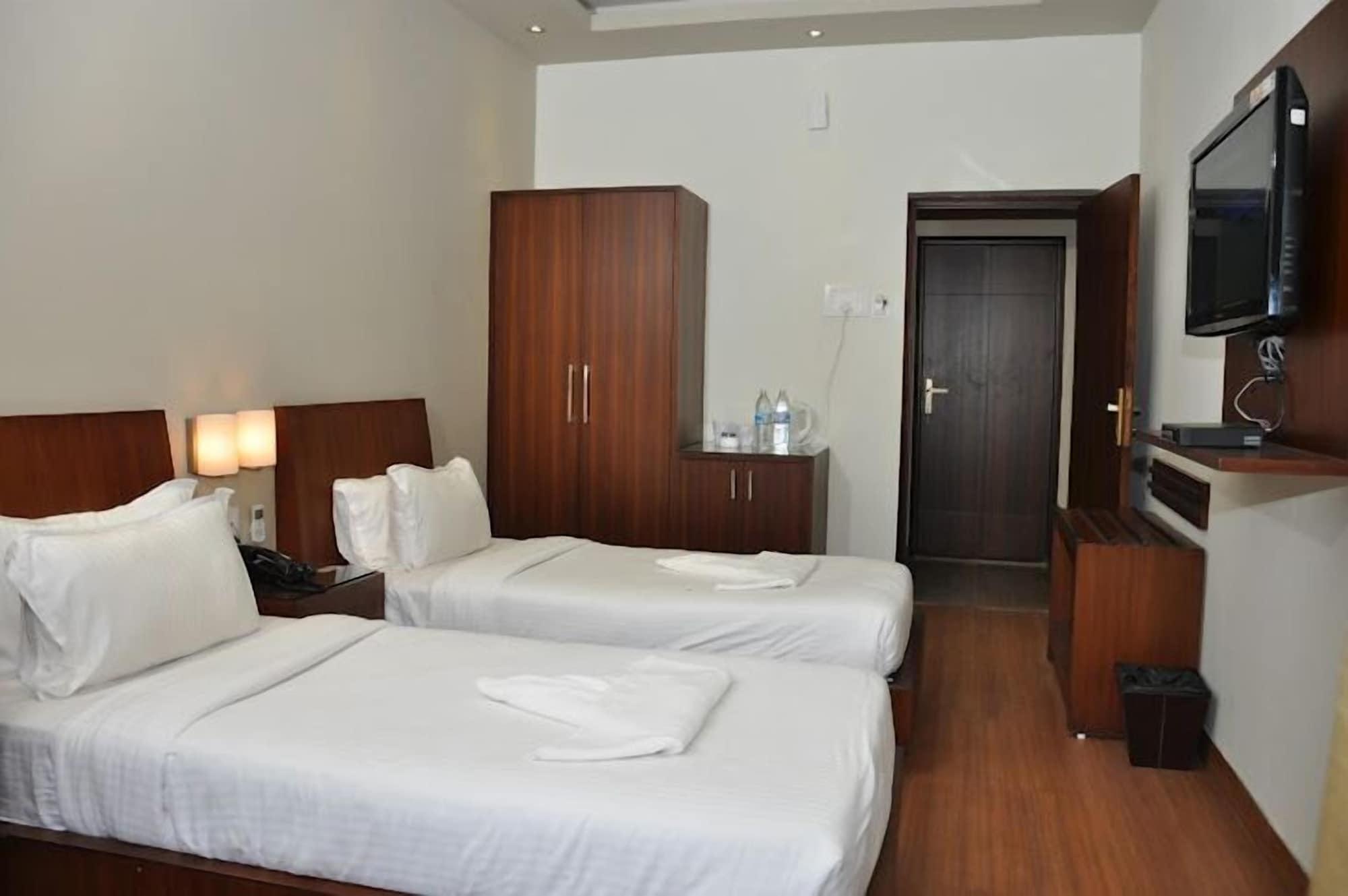 Sukhmantra Resort & Spa Candolim Exterior photo