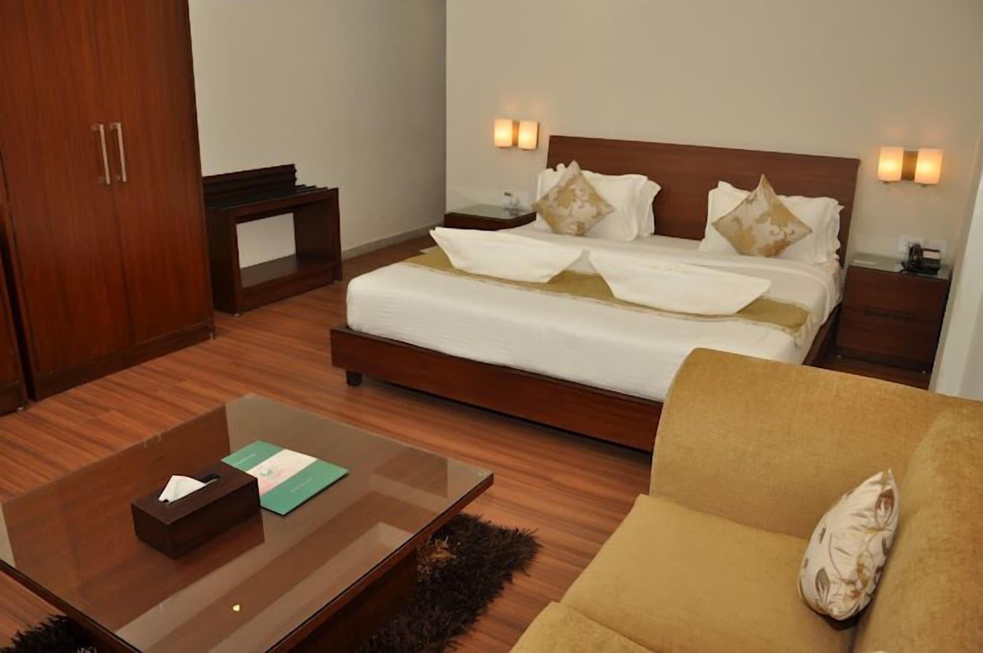 Sukhmantra Resort & Spa Candolim Exterior photo