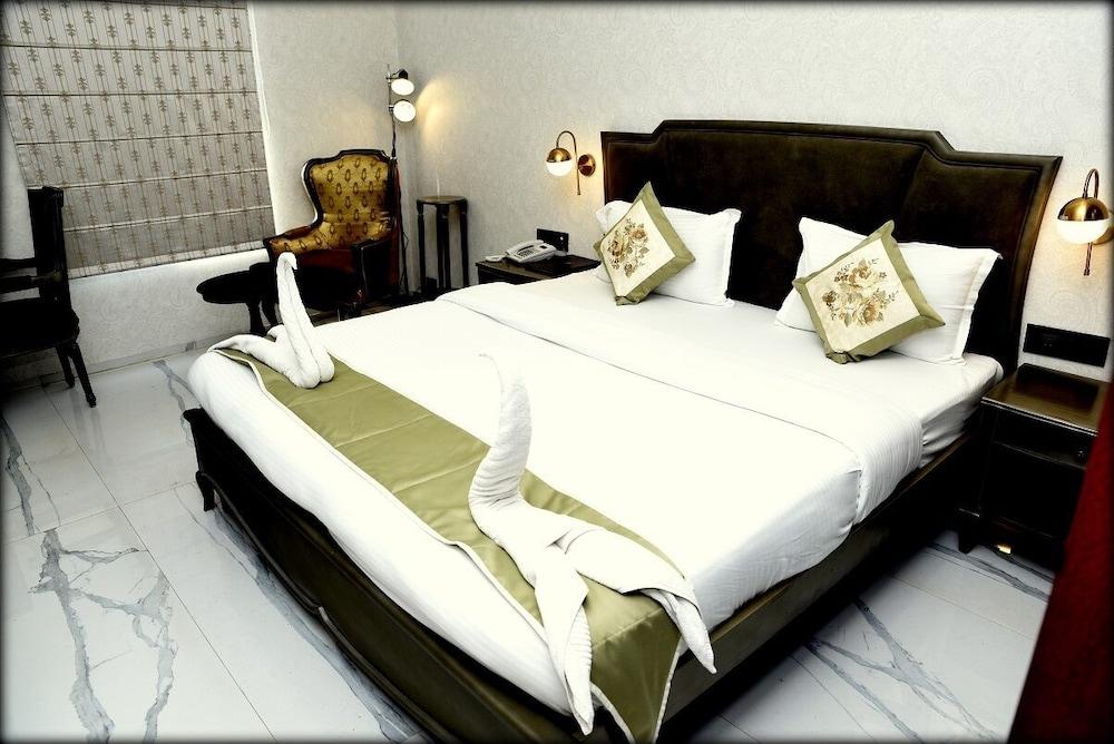Sukhmantra Resort & Spa Candolim Exterior photo